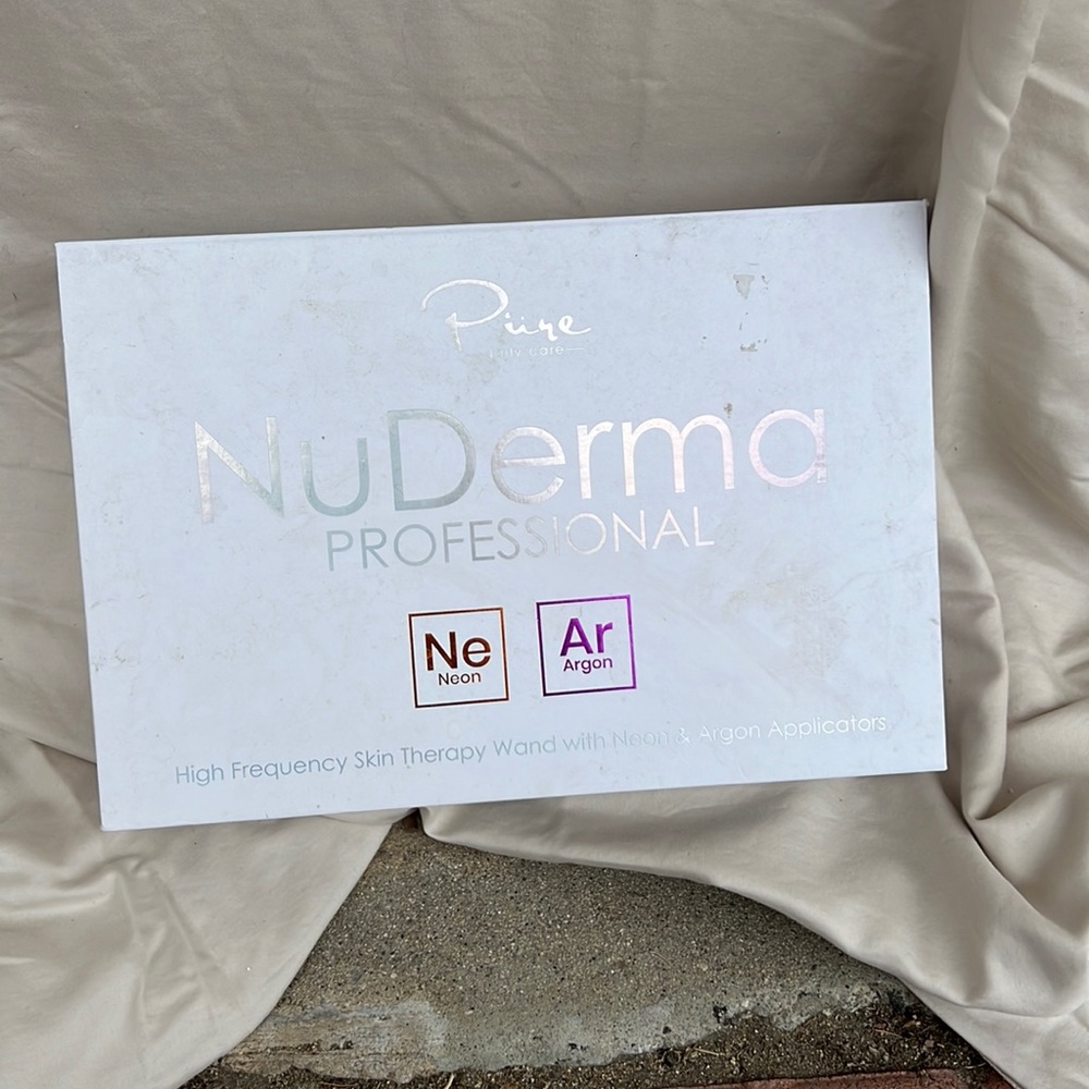 Skin therapy wand